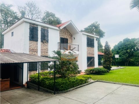 se vende casa campestre ubicada en quimbaya quindio