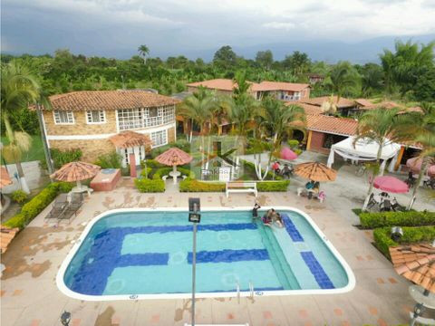 se vende finca hotel en tebaida