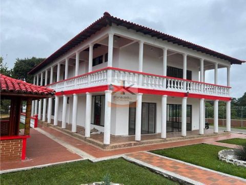 se vende chalet cerca de quimbaya