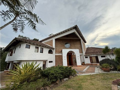 encanto colonial rodeado de naturaleza y amplios jardines