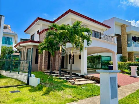 se vende casa con piscina condominio francosta barreal heredia 1898