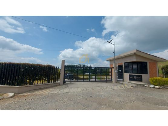 LOTE PARA LA VENTA, EN CONDOMINIO VIA PEREIRA. QUINDIO.