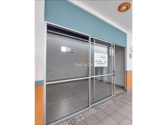 LOCAL  COMERCIAL #7 ARRIENDO MALL ESTACION 