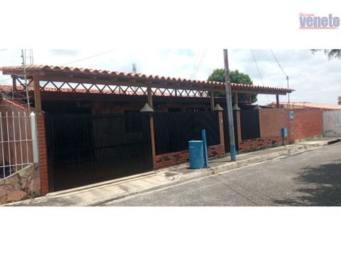 se vende amplia y comoda casa en la urb atapaima iii cabudare