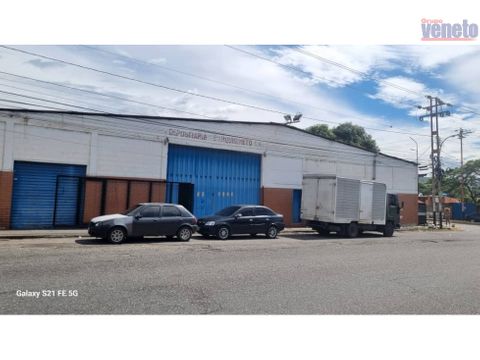 se vende galpon con locales comerciales en cabudare