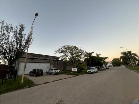 Se vende importante local industrial en María Grande