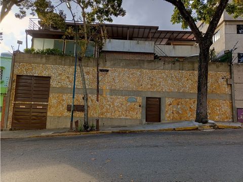 alquilo oficina de 25m2 en casa comercial urb los caobos