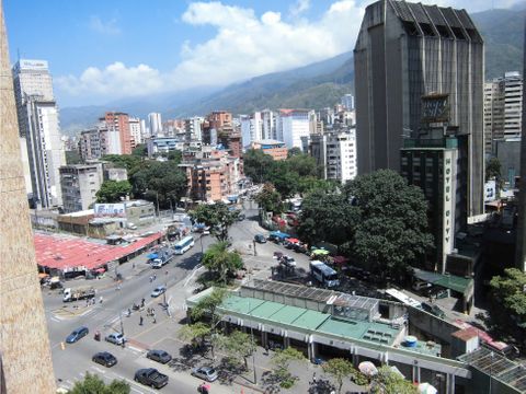 oficina en alquiler plaza venezuela 60m2