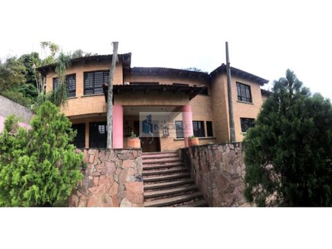 se vende casa 550m2 4hs65b5p prados del este 6401