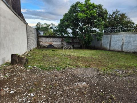 se vende lote muy amplio en rohrmoser p092