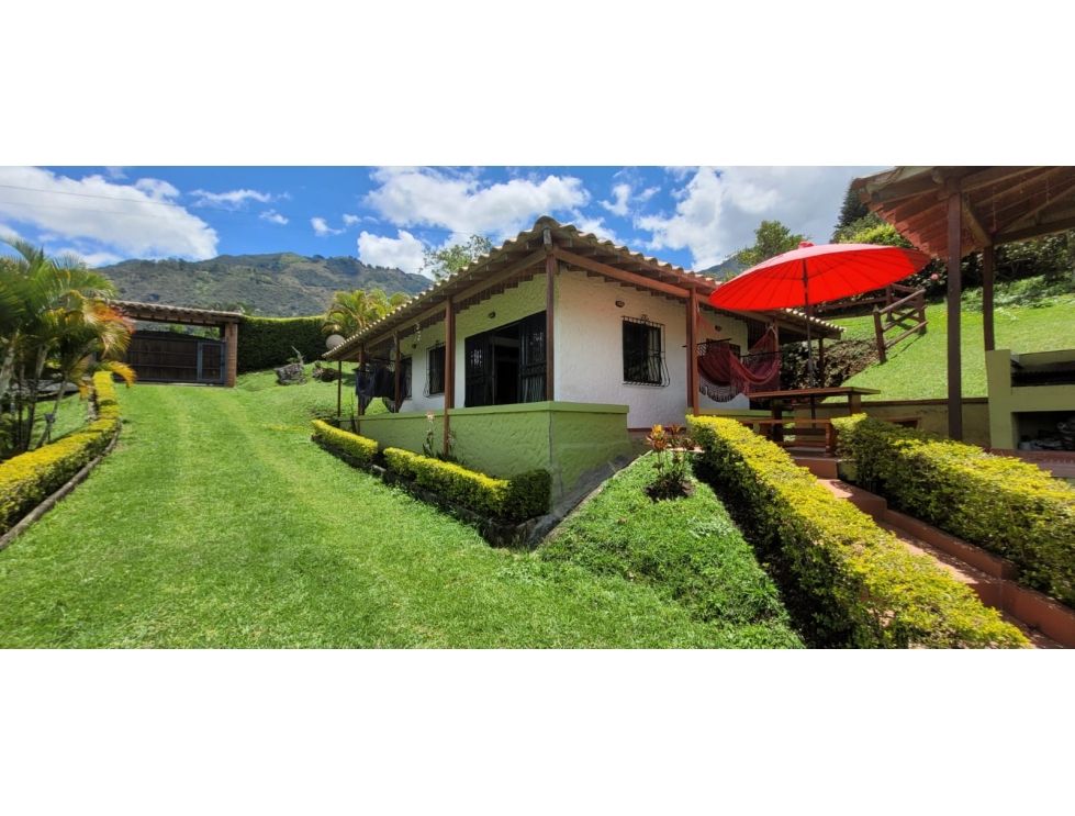 Excelente Finca Independiente en Venta Copacabana