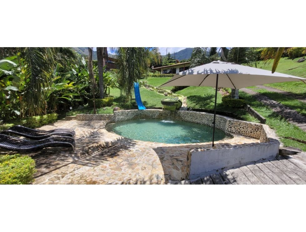 Excelente Finca Independiente en Venta Copacabana 3
