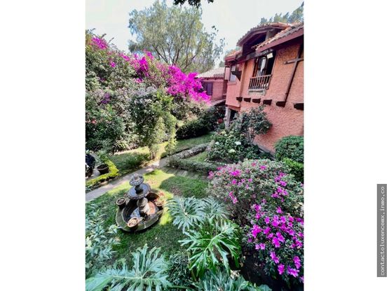 Venta de Casa con Jardín en San Jarónimo