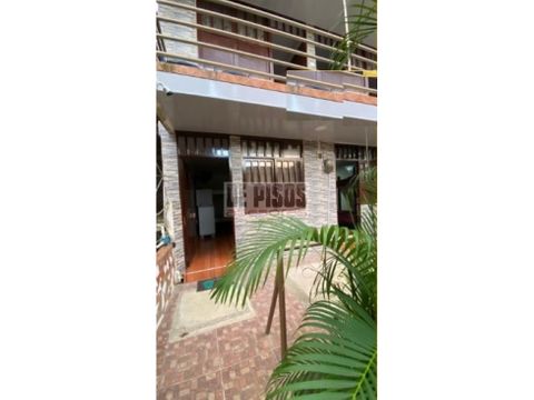 se vende hostal en pianguita a puerta cerrada