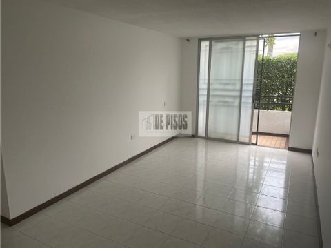 se vende apartamento primer piso barrio el limonar