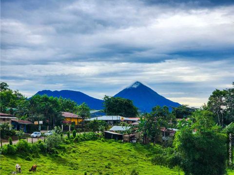 oportunidad venta de hotel en la fortuna con vista al volcan arenal