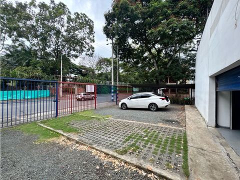 alquiler de local esquinero sobre la av 2 norte vipasa