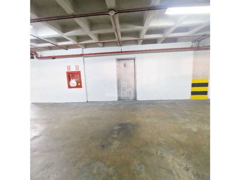 alquiler de 2 maleteros 10 mts2 y otro de 20 mts2 por un solo precio