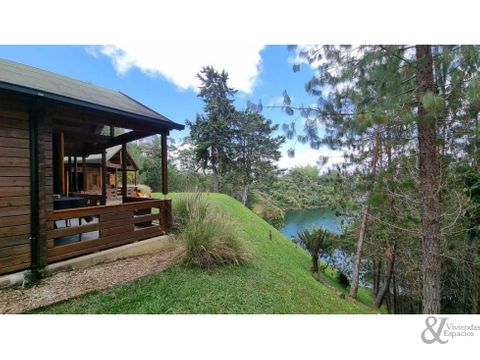 cabana vacacional en guatape el penol con vista a la represa