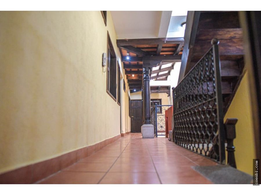 casa comercial de 2 niveles centrica en antigua guatemala