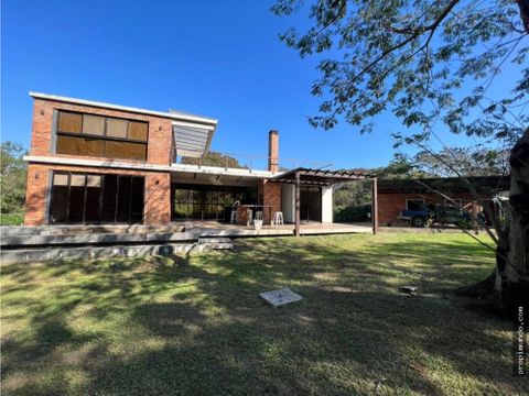 casa con estilo industrial de 2800m2 de terreno en surubii