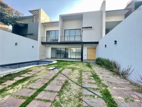 casa con seguridad y alberca en privada de 4 casas cuernavaca