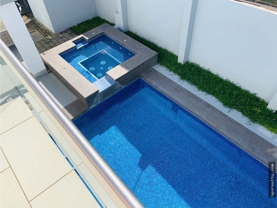 casa contemporanea amueblada con piscina