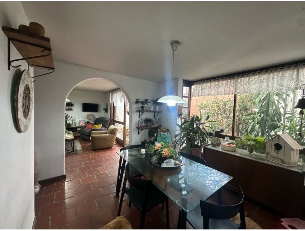 Oportunidad de Inversión: Casa para Remodelar en Loma del Escobero 3