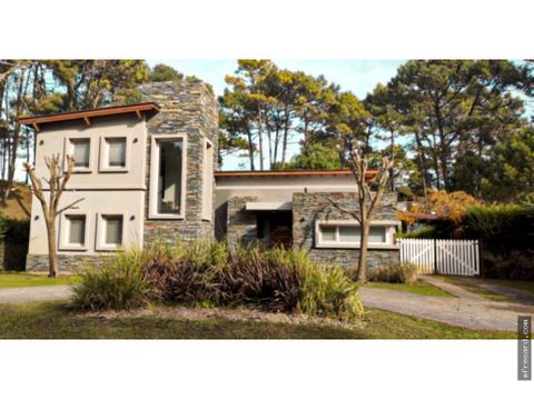 casa de 4 dormitorios pileta y gas natural barrio alamos de pinamar