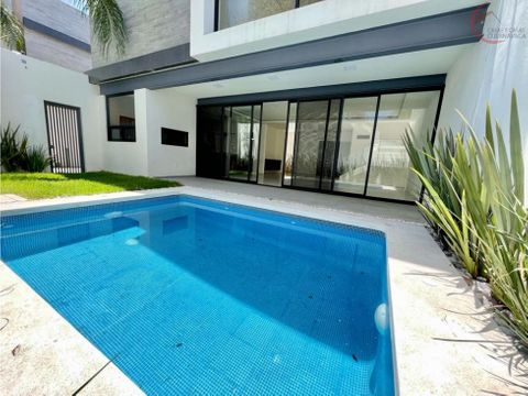 casa en cuernavaca con alberca en privada