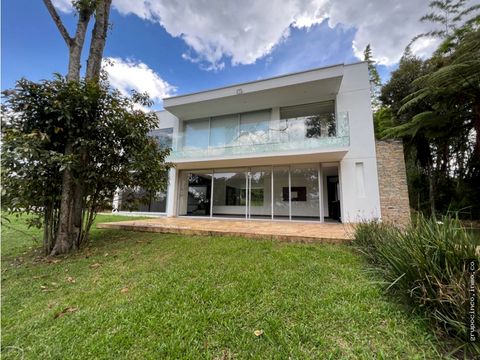 casa en exclusiva unidad en llanogrande