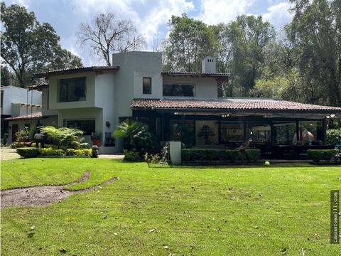 casa en venta dentro del club de golf avandaro frente al hoyo 6
