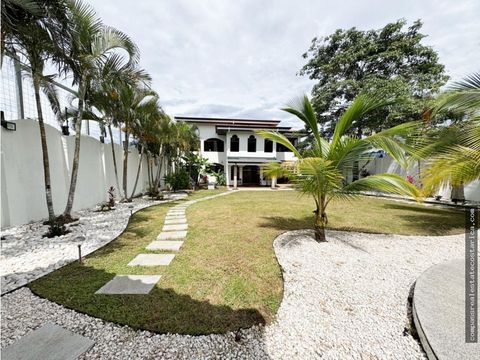 casa independiente en rio oro santa ana