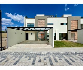 Casa Nueva Venta Metepec Fracc por Av Tecnológico - $3,100,000 MXN