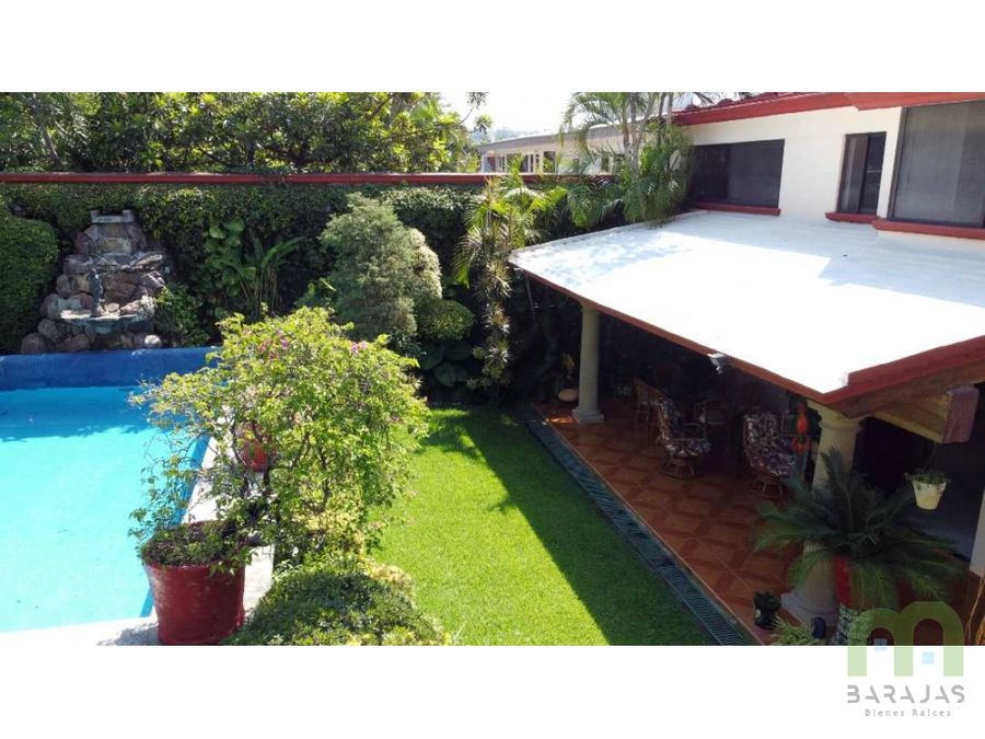 casa residencial en venta en lomas de cuernavaca con alberca y jardin