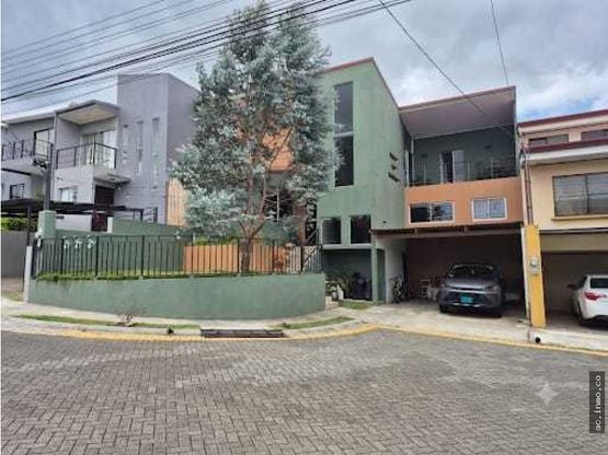 Exclusiva Residencia Contemporánea. Condominio Lomas de Montes de Oca