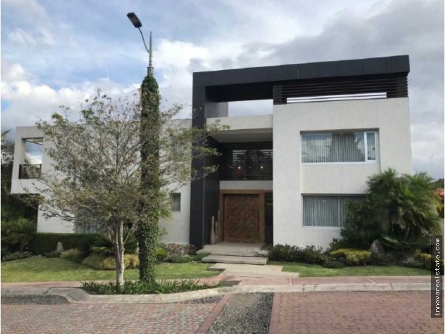 en cumbaya casa moderna en venta urbanizacion exclusiva pichincha
