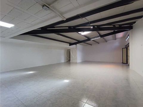 local comercial con pergola en plaza zona 10