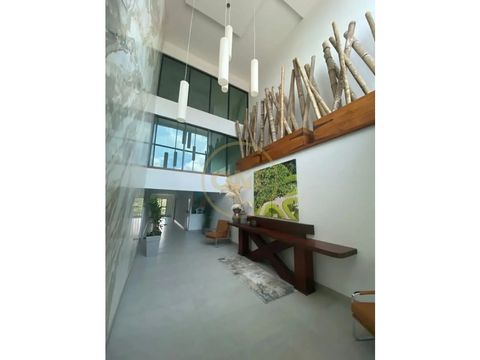 residencia elegante en senderos de chirca