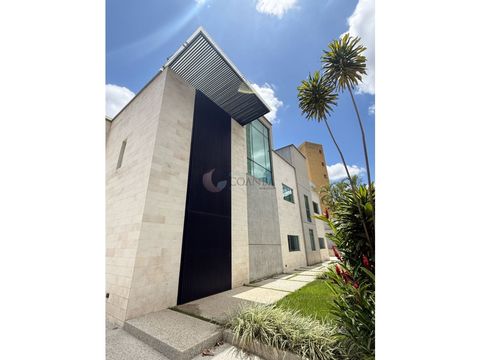 se alquila casa urb altamira