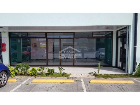 se alquila local en plaza comercial en tres rios 48 m2