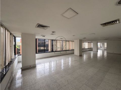 se renta o vende oficina en la milla de oro el poblado
