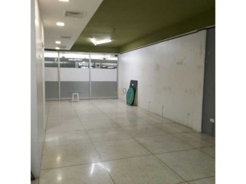 se vende local comercial de 111m2 c c parque humbolt mun baruta