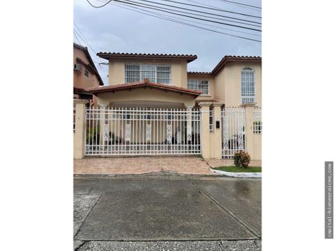 se vende amplia casa en riviera colonial brisas del golf