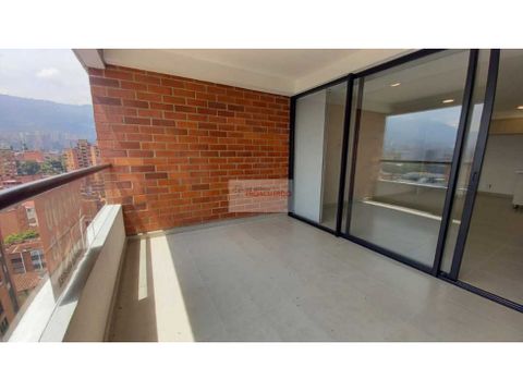 se arrienda apartamento en envigado frente al cc viva e