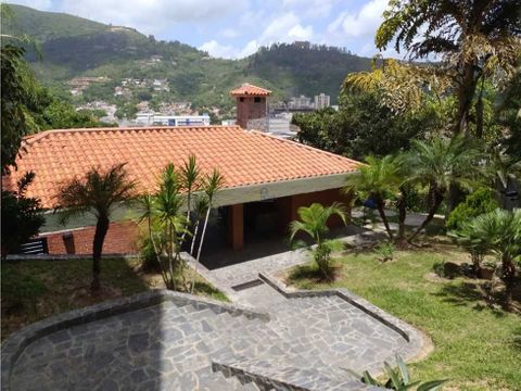 townhouse con terraza y jardin loma de la trinidad 6h6b2e2m 300m2