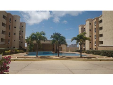 se vende apartamento de 90 m2 en la urbanizacion sabanamar