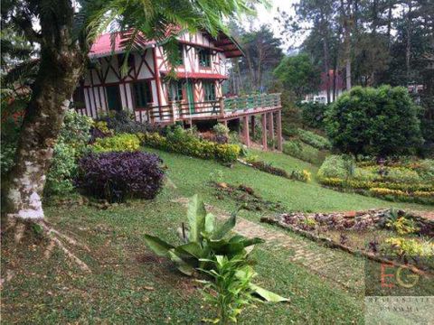 se vende casa en altos de cerro azul