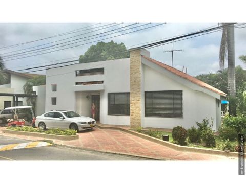 se vende casa en el condominio el penon