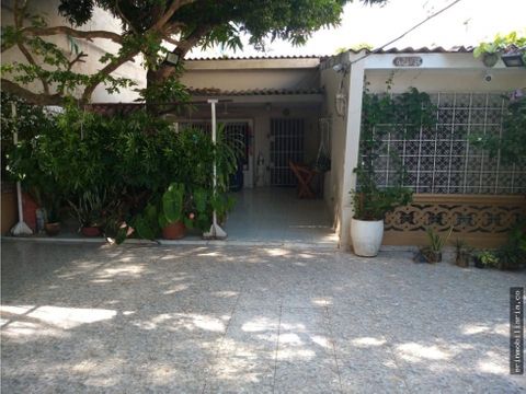 se vende casa en el barrio crespo 3 alcobas